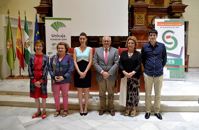 Foto de familia en la presentación de las publicaciones ganadoras del IX Premio de Investigación. JPG de 127 kbs | Diputación de Jaén | Ampliar imagen